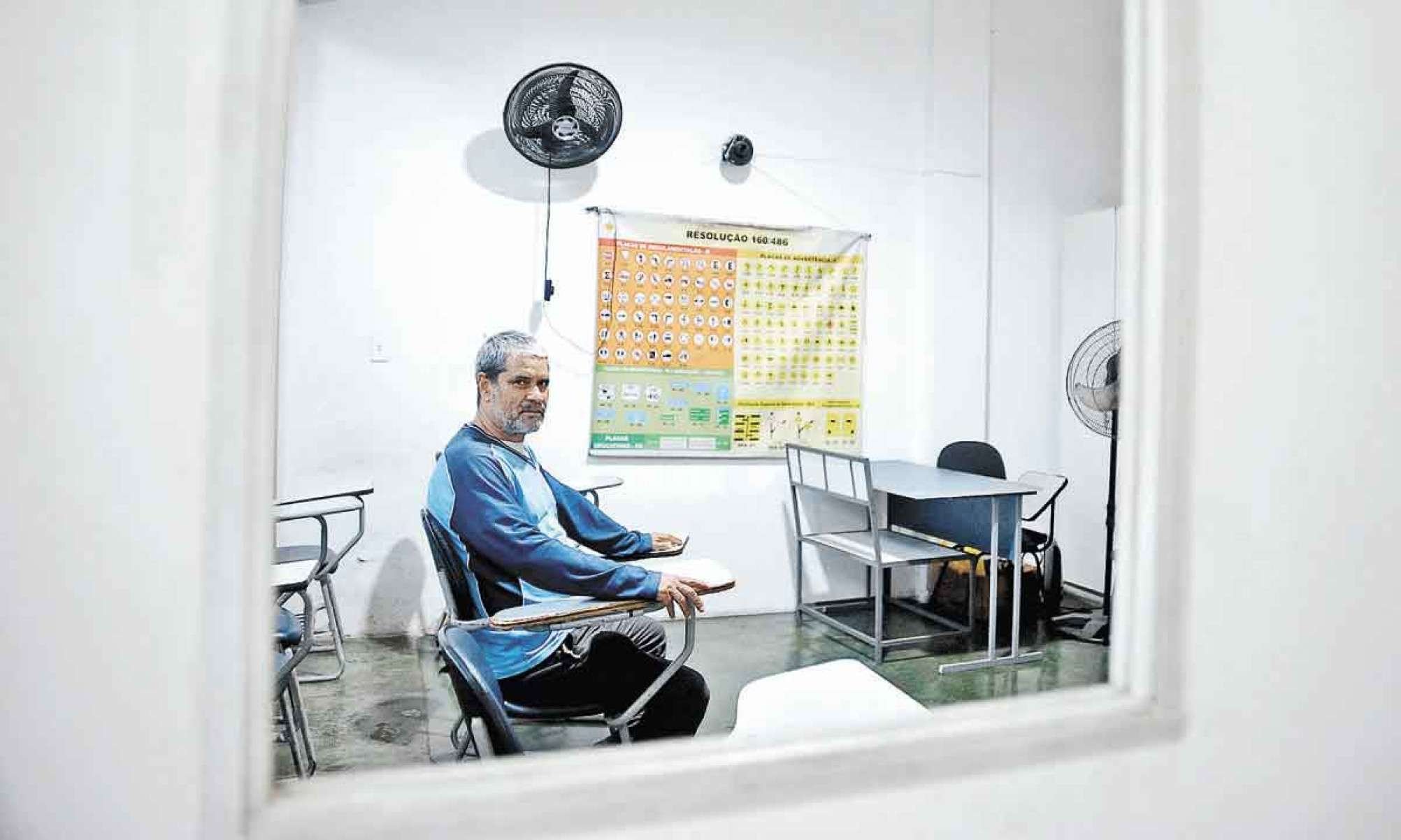 "Tudo &eacute; um custo. Se a ideia &eacute; fazer um filtro dessas pessoas que fazem uso de entorpecentes &eacute; positivo, mas n&atilde;o deixa de ser um custo. E todo custo vai atrapalhar quem quer iniciar o processo", Wanderlei de Lanes, dono da Autoescola 