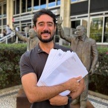 Gabriel entrega cartas a todos os deputados em busca de alianças - Reprodução/Redes Sociais