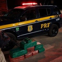 MG: duas mulheres são presas com 134 kg de maconha na 262  - PRF
