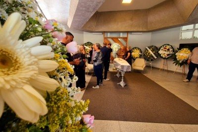 Familiares e amigos se despedem do jornalista Baptista Patrus Chagas de Almeida -  (crédito: Jair Amaral/EM/D.A.Press)