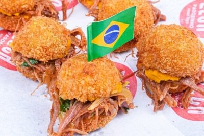 Sonhos de abóbora com carne-seca desfiada celebram a brasilidade  -  (crédito: Divulgação )