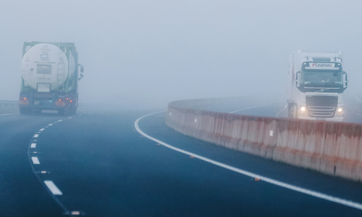 A atividade de Transportes é a que mais registrou quedas, tanto em Minas Gerais quanto no Brasil - (crédito: Unsplash/ Ibrahim guetar)