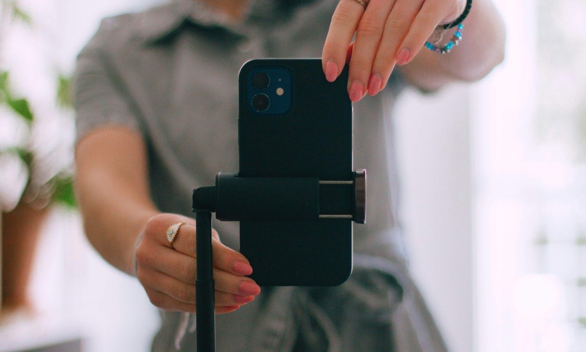 Milhões de brasileiros não têm celular e não usam internet; saiba quem - Unsplash/ Swello