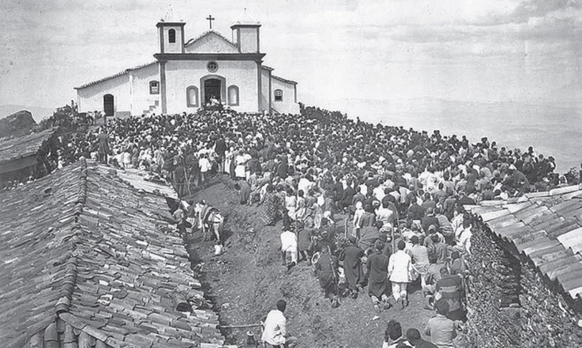 Instalada junto &agrave; Capela da Serra da Piedade, Irm&atilde; Germana tornou-se um fen&ocirc;meno de devo&ccedil;&atilde;o popular, atraindo milhares de visitantes movidos pelos relatos de seus &ecirc;xtases e pela reputa&ccedil;&atilde;o de mulher santa