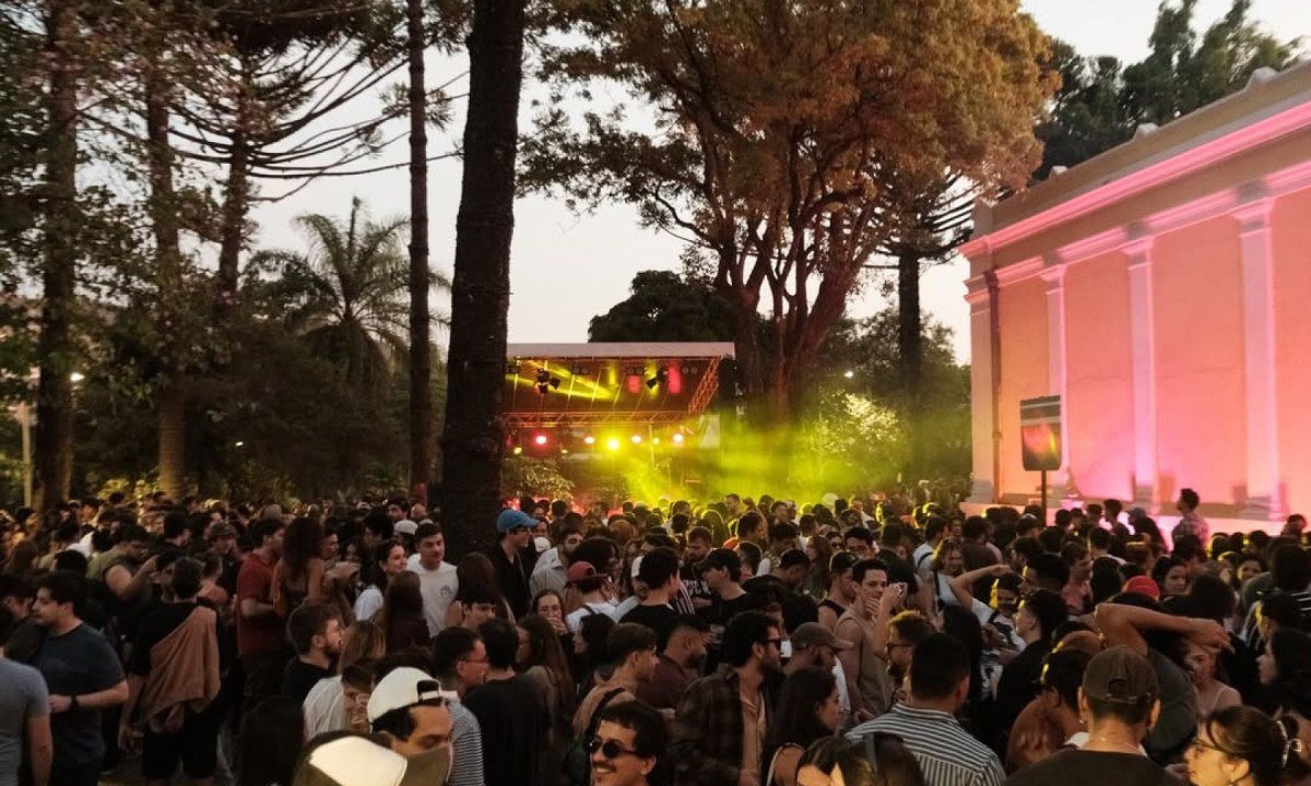 Alta Fidelidade leva discotecagem em vinil para a rua em BH neste sábado