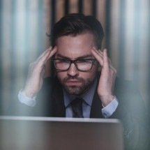 Legaltech cria camada contra erros da IA jurídica - DINO