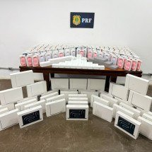 Mais de 200 iPhones são apreendidos na BR-381 em carro que simulava viatura - PRF/Divulgação