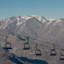 Sem neve, sem turistas: crise climática ameaça temporada de frio no Chile - MARTIN BERNETTI / AFP