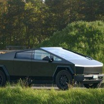O estilo de vida de Wesley Safadão e sua coleção de carros de luxo, incluindo Cybertruck e Cayenne E-Hybrid de alto padrão - Portal Giro 10