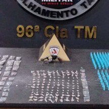 Crack em garrafa pet, maconha e cocaína: suspeito é preso no Barreiro - PMMG/Divulgação