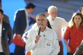 Padilha alfineta Zema sobre Hospital de Divinópolis: Tijolo não salva vida