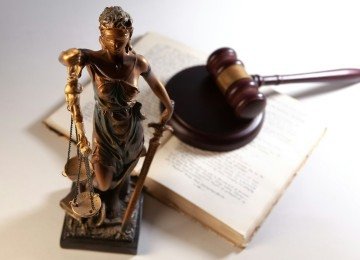 A Dama da Justi&ccedil;a e os s&iacute;mbolos do direito representam o sistema judici&aacute;rio e os pap&eacute;is distintos de promotores, procuradores e ju&iacute;zes. -  (crédito: Unsplash/ Sasun Bughdaryan)