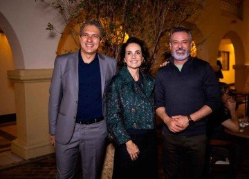 Fernando Cláudio, da Anglo Gold; Josette Davis e o secretário de estado de Cultura e Turismo, Leônidas Oliveira -  (crédito: Glaucimara Castro / @bsfotografias)
