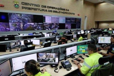 Representantes de órgãos municipais, estaduais e concessionárias de serviços 
acompanham o movimento da cidade, em prontidão para enfrentar problemas -  (crédito: Marcos Vieira/EM/D.A Press)