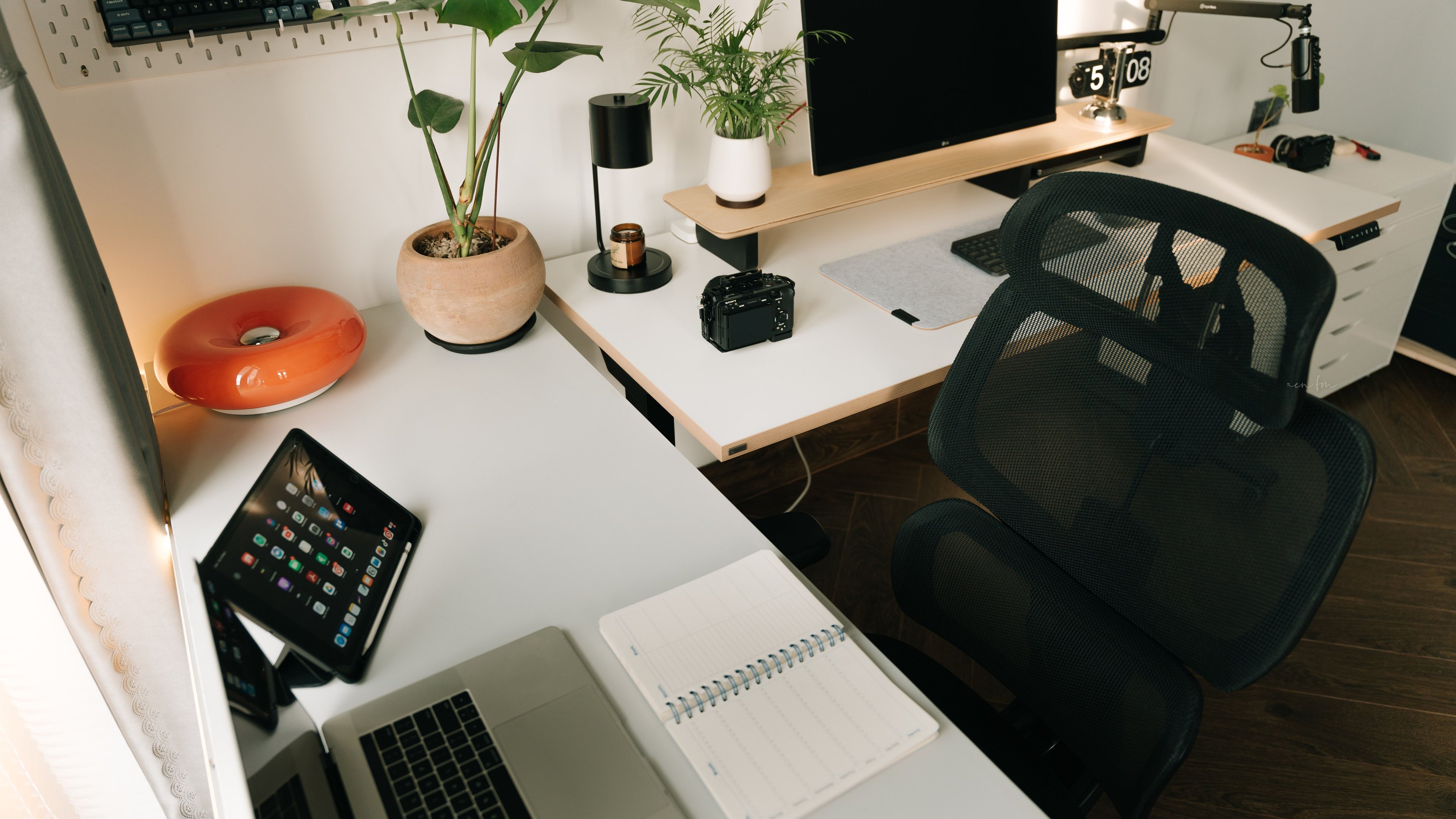 Um home office bem planejado, com foco na ergonomia e organiza&ccedil;&atilde;o, &eacute; essencial para manter a sa&uacute;de e a produtividade no trabalho remoto. -  (crédito: Pexels)