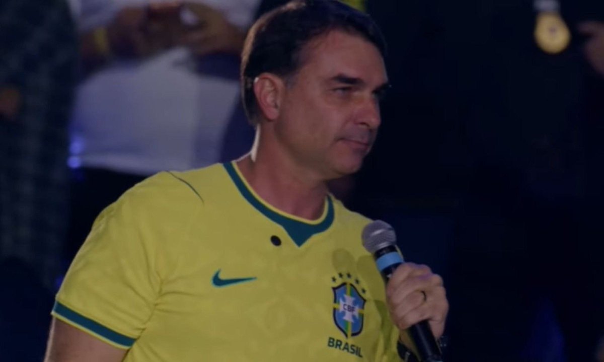 Flávio Bolsonaro diz que Lula "abriu as fronteiras" do Brasil ao terrorismo