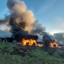 BR-381: carreta pega fogo próximo a complexo logístico no Sul de Minas - CBMMG