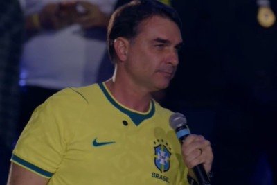Flávio Bolsonaro acusou Lula de permitir entrada do terrorismo no Brasil -  (crédito: Reprodução/Youtube Flávio Bolsonaro)