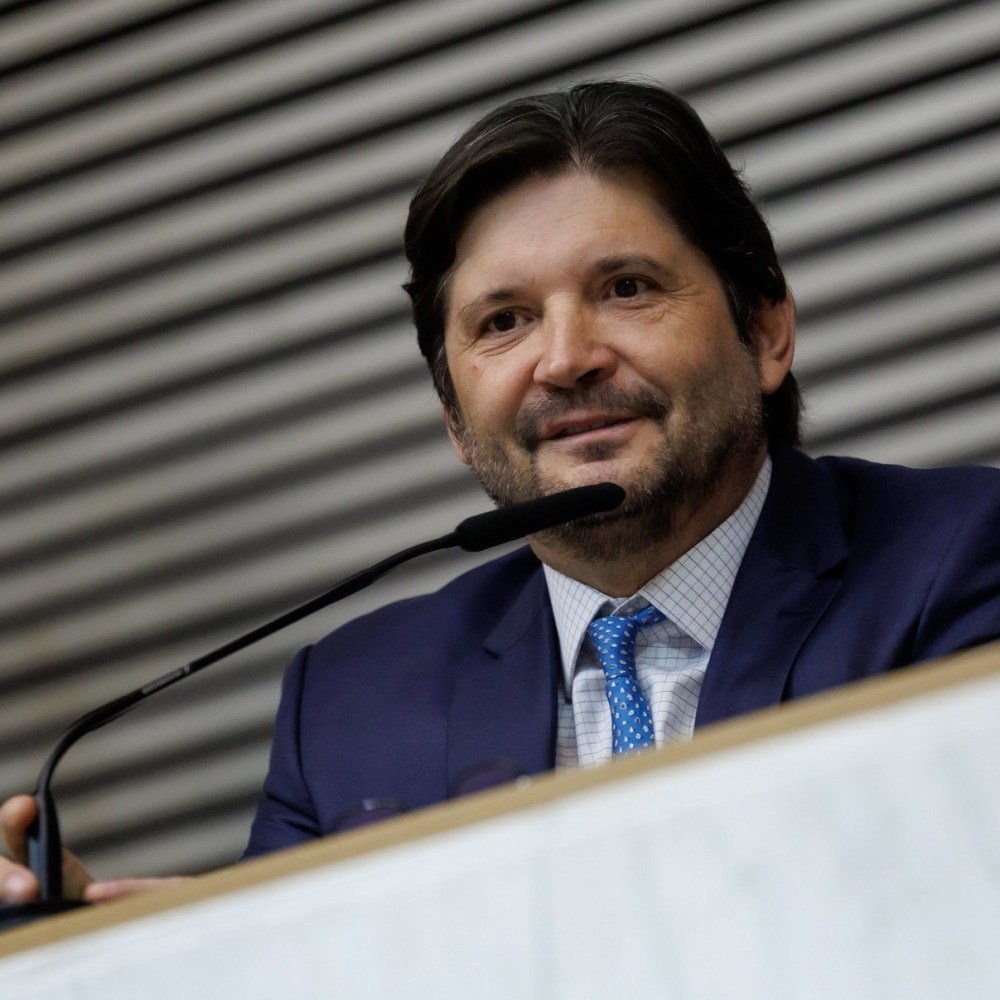 André do Prado mantém Eduardo Bolsonaro suplente no Senado após condenação
