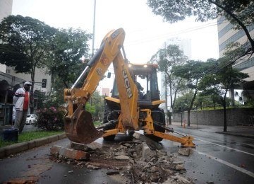 Prefeitura desmontou a faixa para ciclistas na Avenida Afonso Pena -  (crédito: Alexandre Guzanshe/EM/D.A Press)