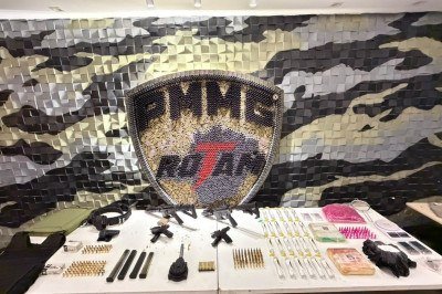 Arsenal edrogas apreendidos em casa-forte do tr&aacute;fico de drohas no Bairro Ribeiro de Abreu tinha granadas e fuzil -  (crédito: PMMG)