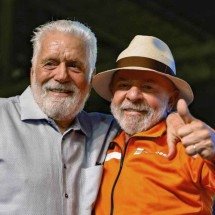 Jaques Wagner tenta convencer Lula a mantê-lo na liderança até o recesso