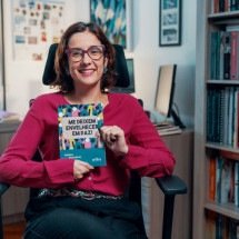 Livro reúne 30 crônicas sobre os desafios sociais de envelhecer - Felipe Hutter/Divulgação