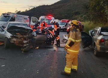 A orientação é para que os motoristas reduzam a velocidade ao se aproximarem do trecho -  (crédito: Reprodução/CBMMG)