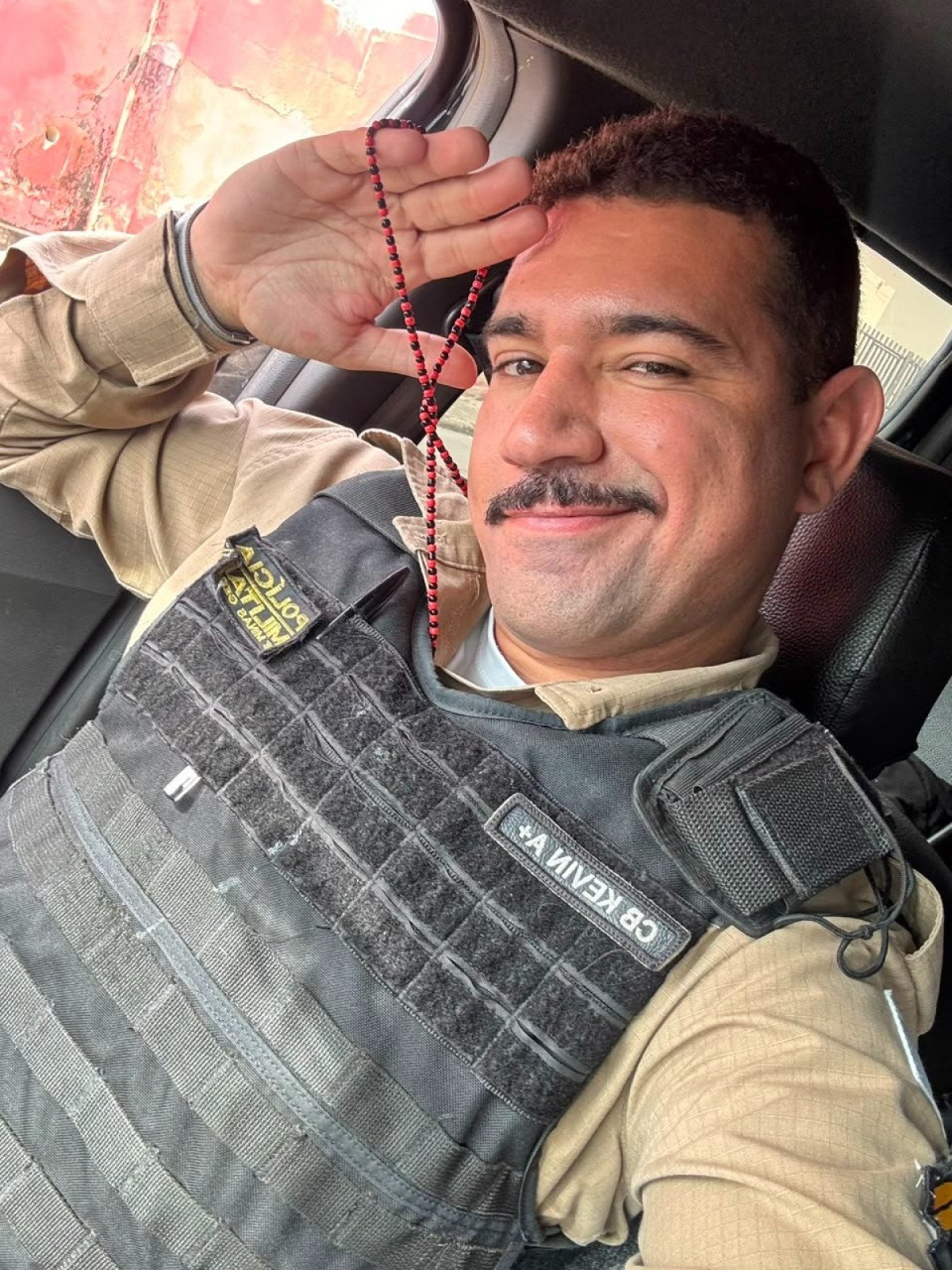 Kevin Oliveira chegou à patente de cabo na PMMG derrubando preconceitos contra sua fé e sexualidade