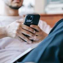 Redes sociais transformam luto em espaço de memória - DINO