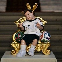 Menino Jesus com camisa da seleção? Fiéis pedem ‘milagre’ na Copa - Yuri Cortez/AFP