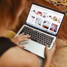 Marketplaces ampliam acesso a jogos, softwares e assinaturas com descontos - Pexels