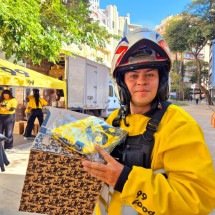 Motociclistas recebem equipamentos da PBH para garantir segurança nas ruas - Jair Amaral/EM/D.A Press
