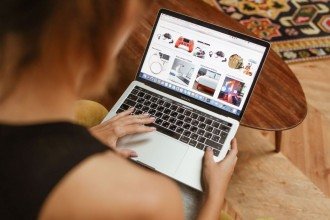 Marketplaces ampliam acesso a jogos, softwares e assinaturas com descontos