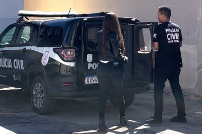 Um suspeito chegou a fugir da cidade e a investigada teria tentado intimidar uma das adolescentes -  (crédito: Reprodução/PCMG)