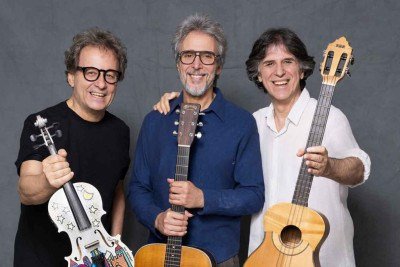 Show dos irmãos Kleiton, Vitor e Kledir surgiu a partir do projeto 'Casa Ramil', em que o trio dividiu o palco com filhos e sobrinhos -  (crédito: Rodrigo Lopes/divulgação)