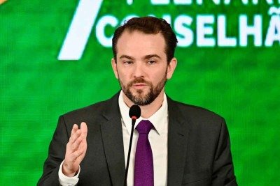 Ministro da Fazenda, Dario Durigan avalia em R$ 10 bi a isenção para as igrejas -  (crédito:  Evaristo Sa/AFP)