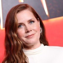 Amy Adams salva homem esfaqueado no pescoço; veja o que a atriz fez -  AFP