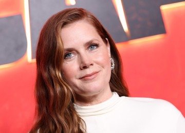 Amy Adams salvou homem esfaqueado no pescoço -  (crédito:  AFP)