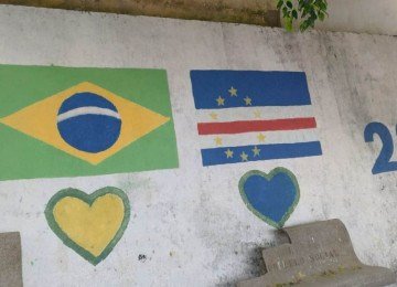 Além de imagens em prol do Brasil, as ruas da cidade também foram pitadas com as cores e bandeiras de Cabo Verde -  (crédito: Lais Podestá)