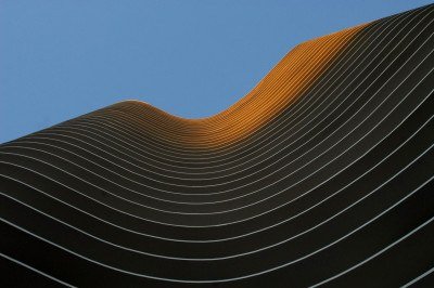 Exposi&ccedil;&atilde;o ter&aacute; uma foto in&eacute;dita da artista que retrata o Edif&iacute;cio Niemeyer, na Pra&ccedil;a da Liberdade, com a beleza da luz e da sombra sobre as curvas -  (crédito: Mari&acirc;ngela Chiari)