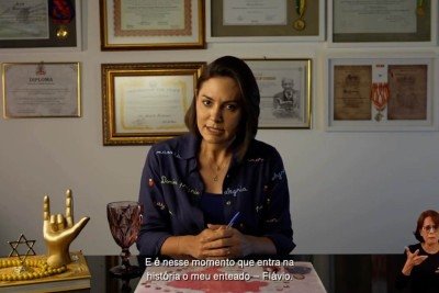 Ex-primeira-dama Michelle Bolsonaro posta vídeos nas redes sociais com críticas a enteado, o senador Flávio Bolsonaro, candidato a presidente da República -  (crédito: Reprodução/Redes Sociais)