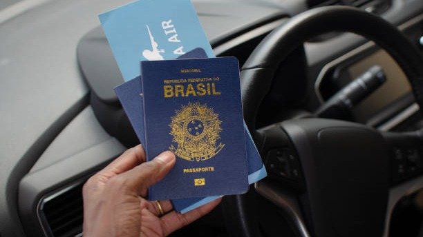 O passaporte brasileiro ocupa a 16&ordf; posi&ccedil;&atilde;o global em 2026, garantindo acesso a 169 pa&iacute;ses e territ&oacute;rios sem visto. -  (crédito: iStock )