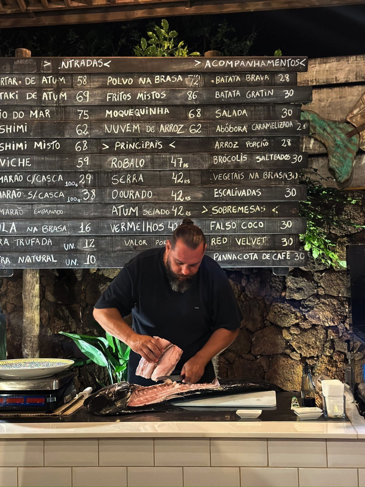 No Sampei, o chef transforma ingredientes frescos do mar em uma experiência gastronômica-Quéren Hapuque/EM/D.A Press