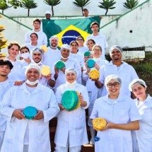Juiz de Fora: estudantes criam queijo nas cores do Brasil para a Copa - Marcelo Ribeiro/ILCT