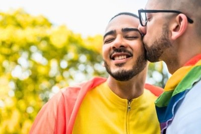 Casais LGBTQIA+ buscam conex&otilde;es aut&ecirc;nticas em aplicativos de relacionamento, valorizando perfis que demonstram personalidade e inten&ccedil;&atilde;o. -  (crédito: FreePik)