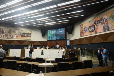 Plenário da Câmara Municipal de Belo Horizonte, onde vereadores vão decidir na segunda-feira o futuro do mandato de Lucas Ganem -  (crédito: Leandro Couri/EM/D.A.Press)