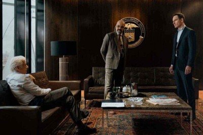 Os atores veteranos Richard Gere, Jeffrey Wright e Michael Fassbender estrelam a série de espionagem do Paramount+ -  (crédito: Paramount/Divulgação)
