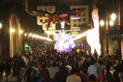 P&uacute;blico voltou a se contentrar no Viaduto Santa Tereza e na Rua Sapuca&iacute; -  (crédito: Marcos Vieira/EM/D.A.Press)
