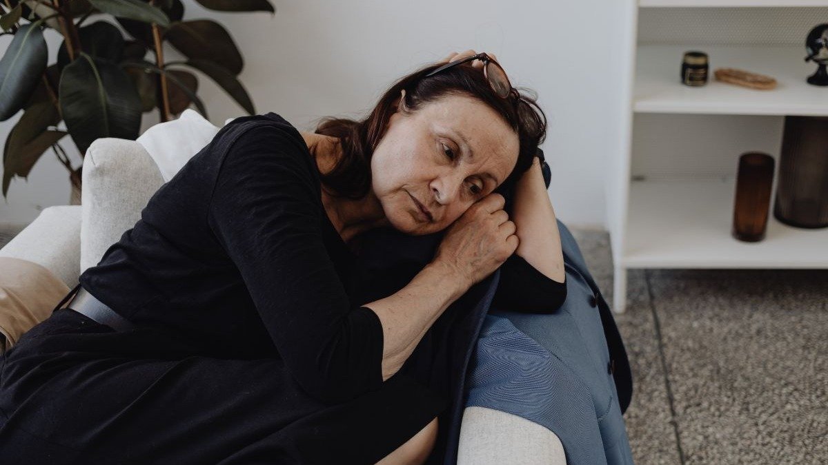 A queda da temperatura e a menor exposi&ccedil;&atilde;o solar podem intensificar sentimentos de melancolia e cansa&ccedil;o, a conhecida "tristeza de inverno". -  (crédito: Karola G de Pexels)